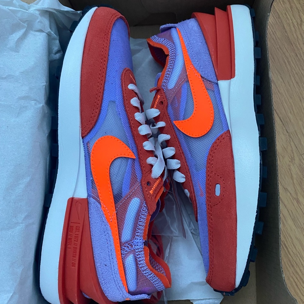 Nike waffle one size 6 women’s sneakers, brand new, smoke free home, never worn!